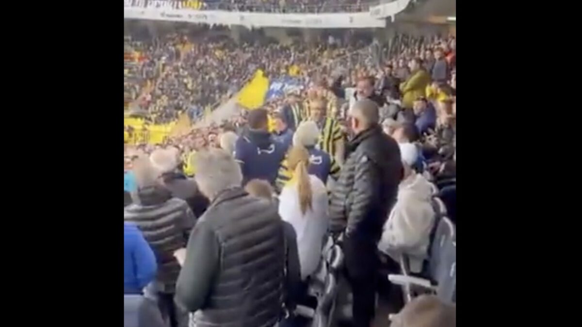 Fenerbahçe taraftarından slogan atan provakatörlere ders: Paralı köpeklik yapmayacaksın