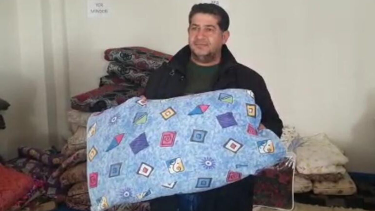Hataylı depremzedeye verilen yastıktan bilezik çıktı