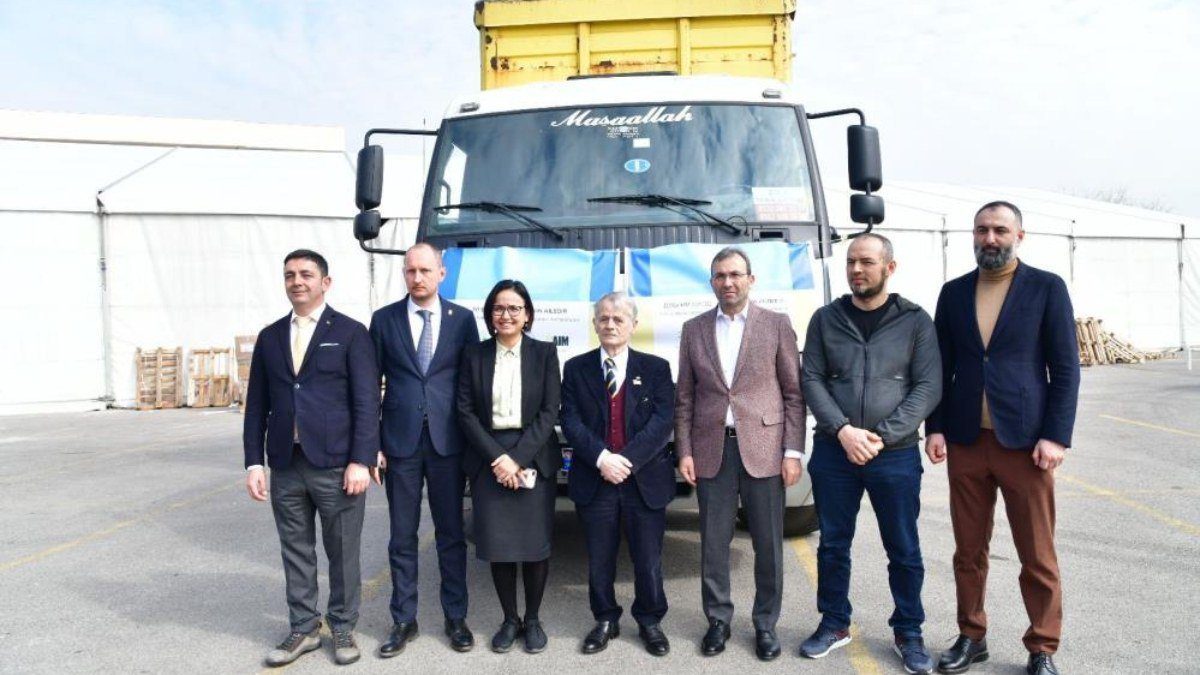 Kırım Tatar Türkleri’nden depremzedelere yardım tırı