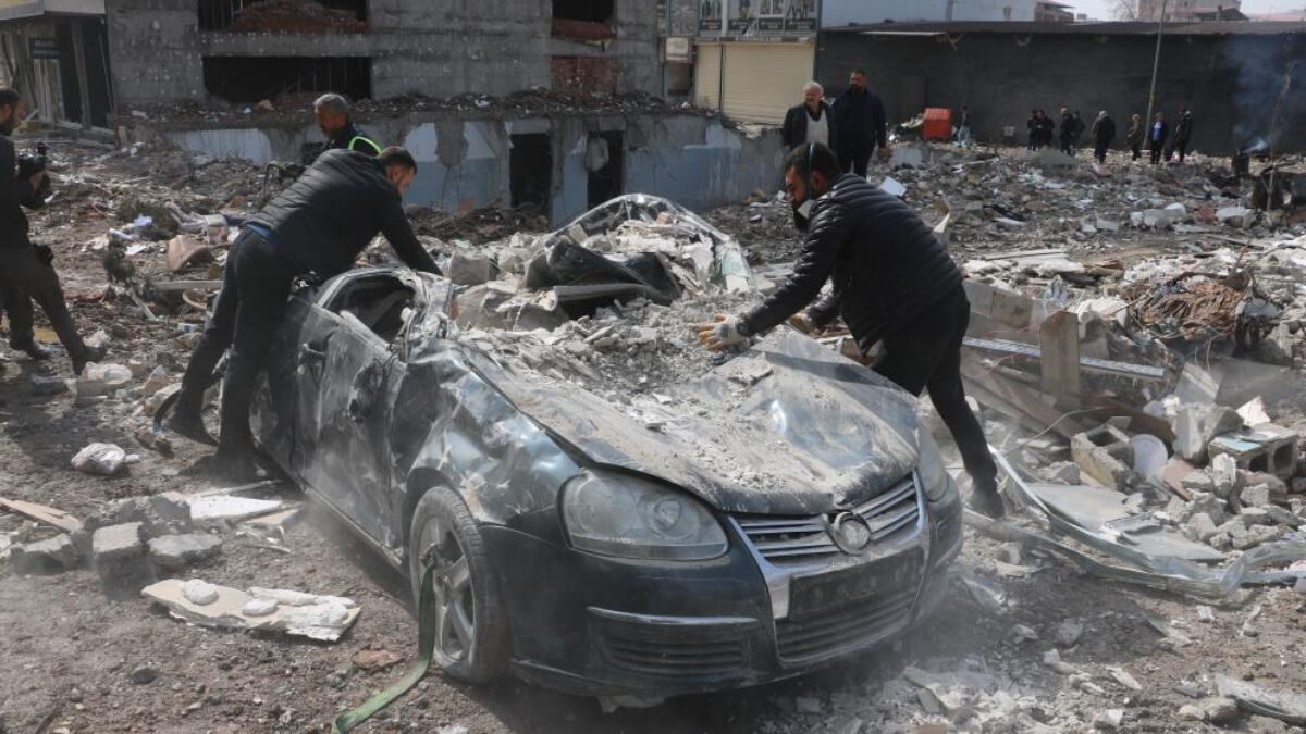 Asrın felaketinde 1 ay geride kaldı! Kahramanmaraş’ta enkazda kalan araçlar çıkarılmaya başlandı