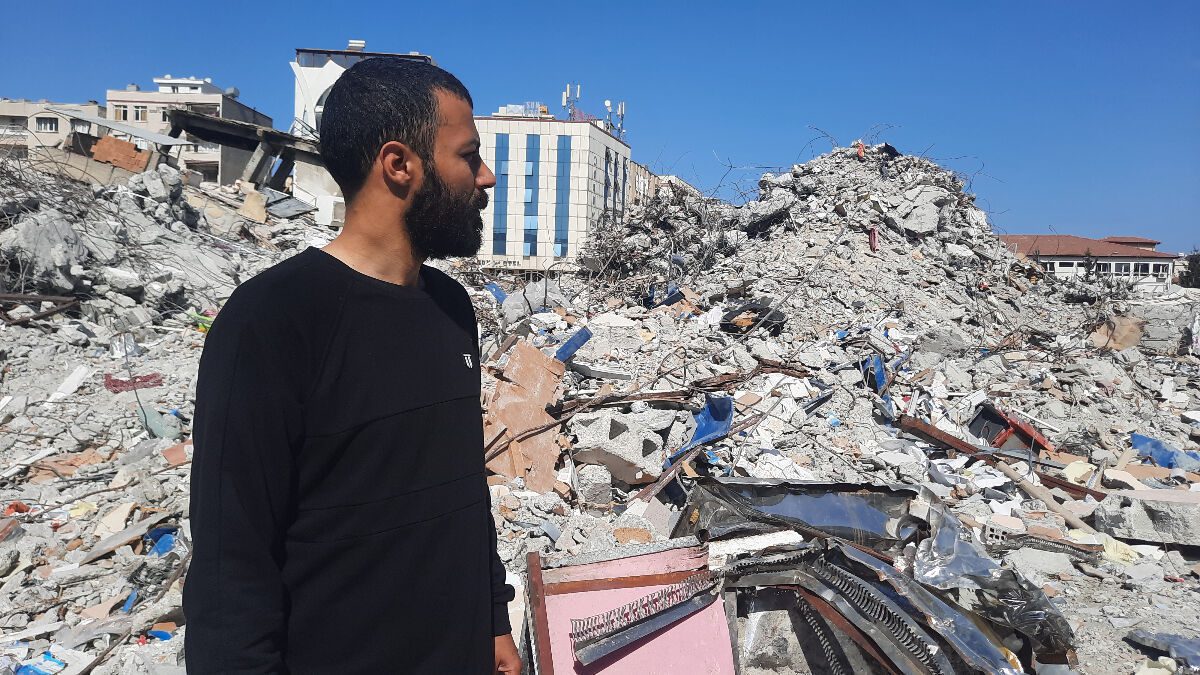 Danimarka’dan Hatay’a geldi, 1 aydır annesi ve ablasını arıyor