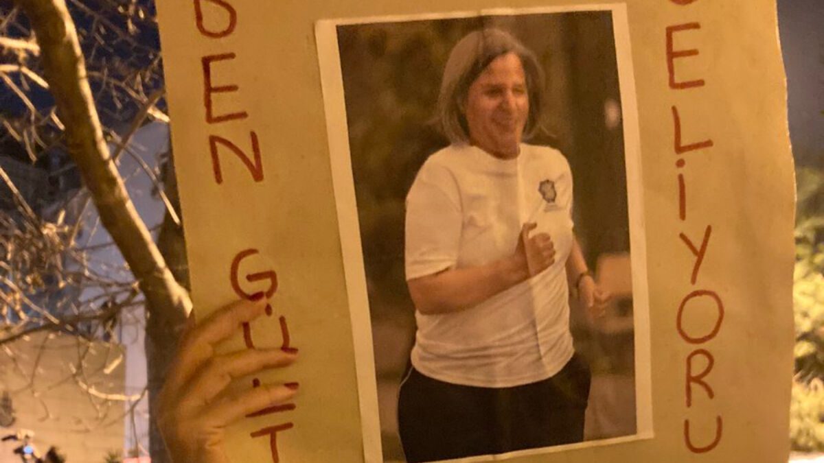 Feminist Gece Yürüyüşü’nde dikkat çeken döviz: Ben Gültan.. Geliyorum!