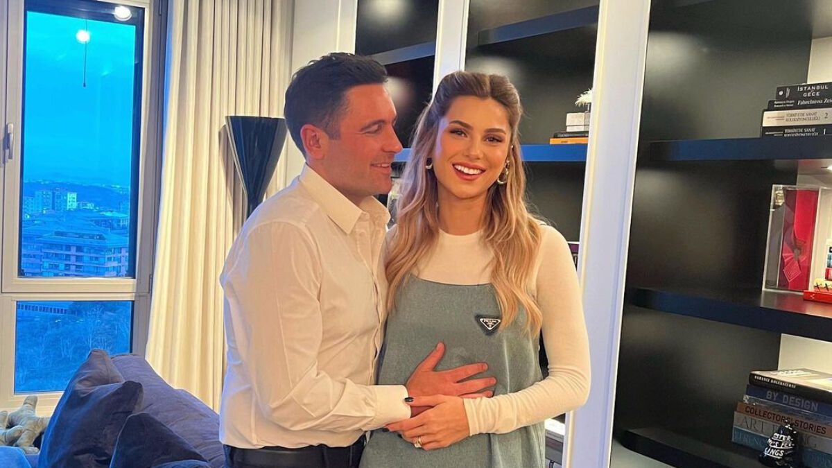 Hacı Sabancı’nın eşi Nazlı Sabancı hamilelik pozu verdi