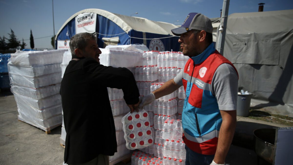Hatay’a içme suyu takviyesi… Bir günde 1 milyon 200 bin şişe dağıtıldı