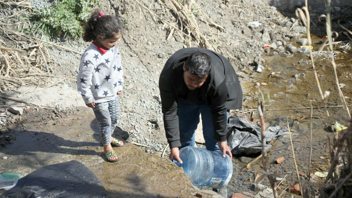 Hatay’da çadır bölgelerine tankerlerle su dağıtıldı