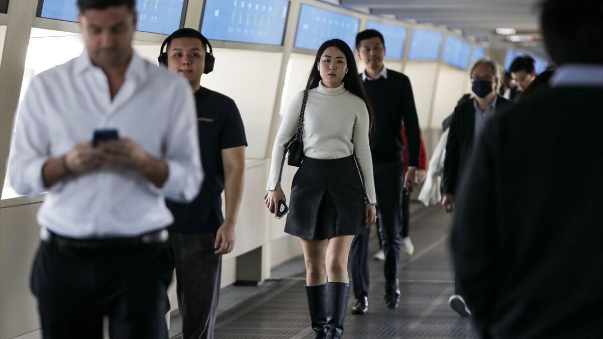 Hong Kong’da 945 gün sonra maske zorunluluğu kalktı