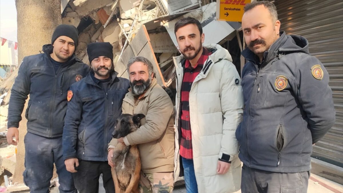Kahramanmaraş’ta enkazdan çıkarılan adam tedavisinin ardından kendisini kurtaran köpekle buluştu