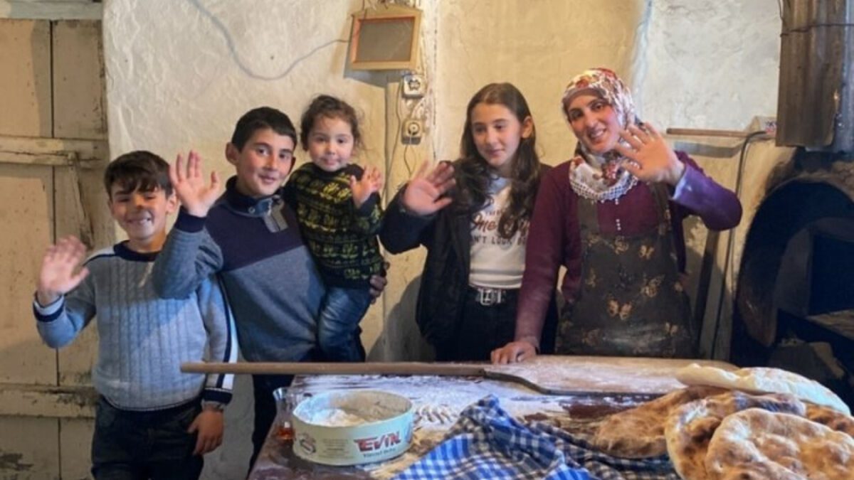 Kars’ta 4 çocuk annesi İngilizce öğretmeni olmak için YKS’ye hazırlanıyor