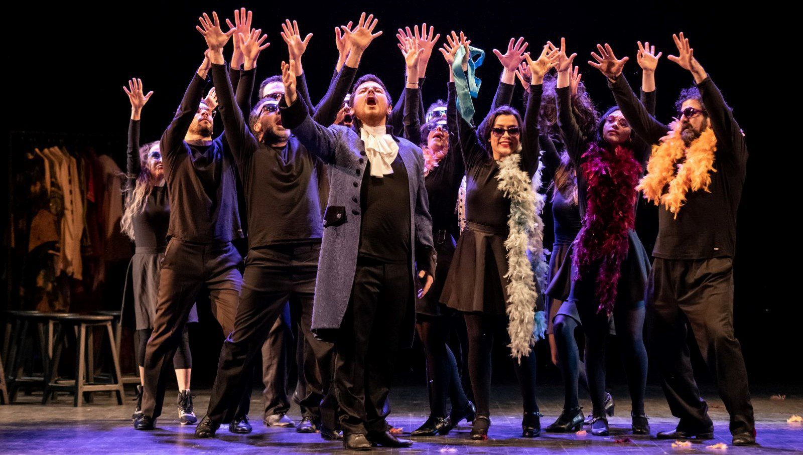 Müzikli oyun ‘Öylesine Bir Dinleti’nin prömiyeri yapıldı