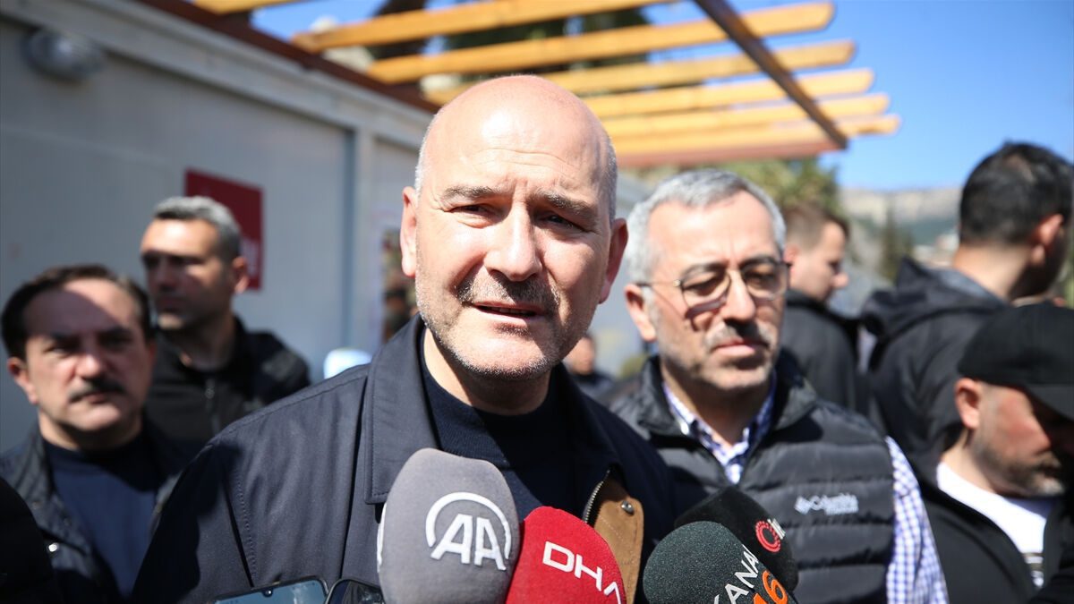 Süleyman Soylu: Deprem bölgesinde 10 bin esnafa, 10 bin esnaf çarşısı yapıyoruz