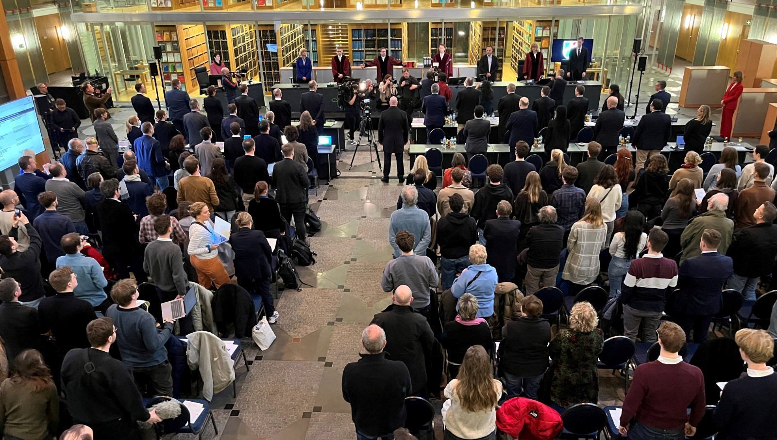 Almanya’da aşırı sağcı AfD, “aşırılık” duruşmasında yargıçları suçladı