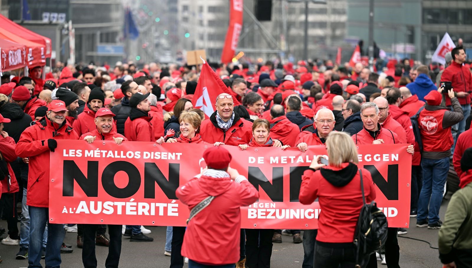 Brüksel’de işçilerden kemer sıkma protestosu: “Hiçbir şekilde ödemeyeceğiz”