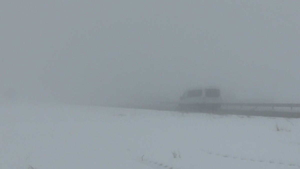 Kars’ta etkili olan sis görüş mesafesini düşürdü: Vatandaş zor anlar yaşadı