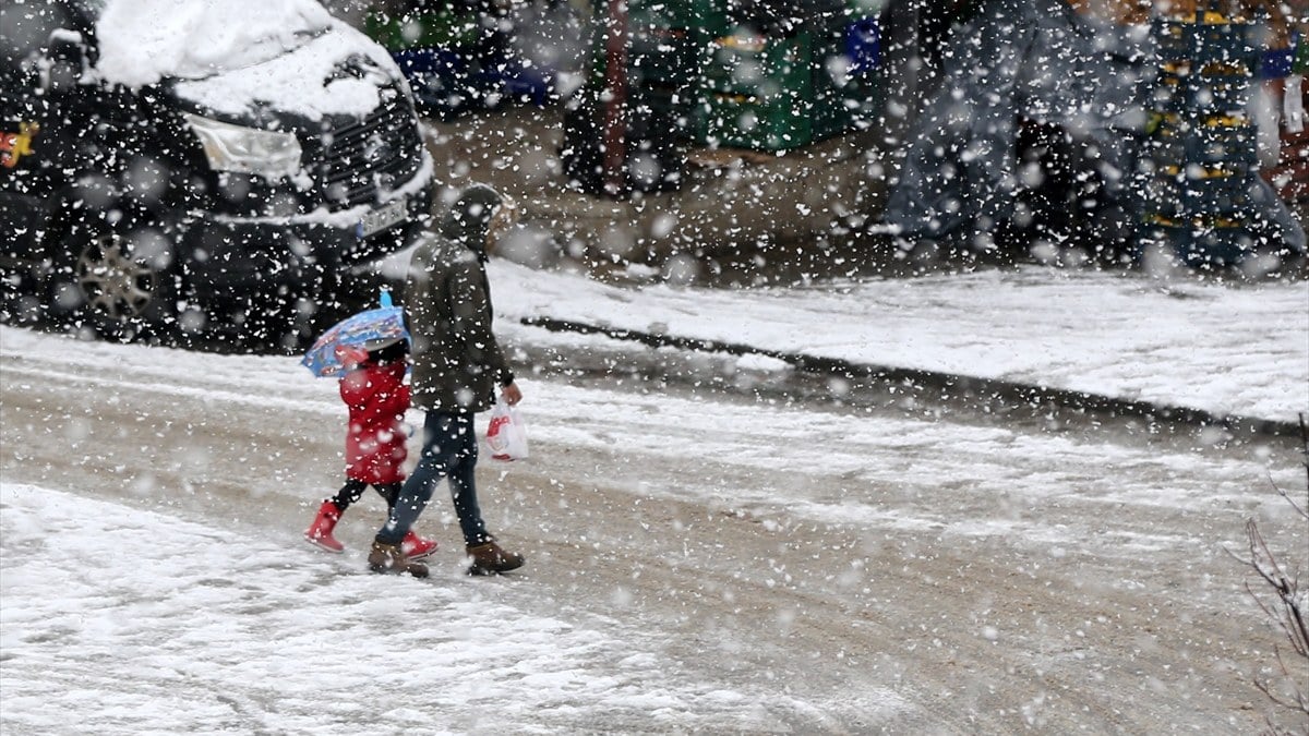 Meteoroloji uyardı! Yurt genelinde sağanak yağış hakim olacak