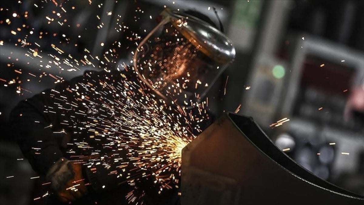 Sanayi üretimi yıllık yıllık 1,1 arttı