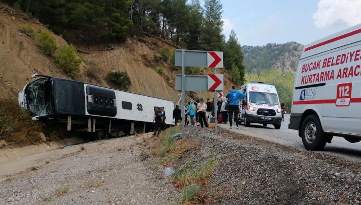 Burdur’da yolcu otobüsü TIR’a çarptı: 8 yaralı