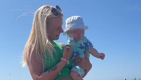 Doğum sonrası depresyonuna giren 21 yaşındaki genç kadın intihar etti