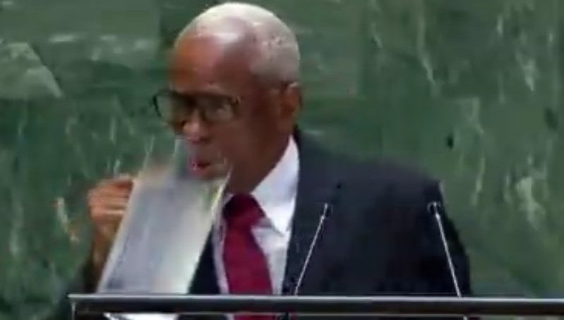 Dünyanın gözü önünde bunu yaptı: BM’ye damga vuran hareket