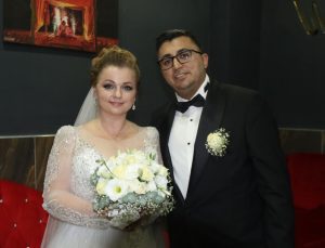 Eskişehir’de salgın ve savaşlardan dolayı ayrı kalan çift 6 yıl sonra dünya evine girdi