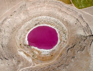 Konya’da pembe rengiyle ünlenen Meyil Obruk Gölü kurudu