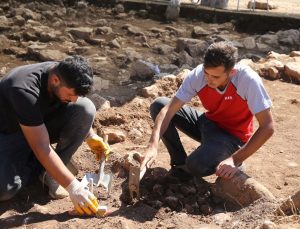 Sefertepe’de yaklaşık 10 bin yıl öncesine tarihlenen süs eşyaları bulundu