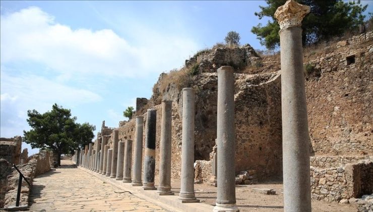 Syedra Antik Kenti’nin 2 bin yıllık sütunları ayağa kaldırıldı