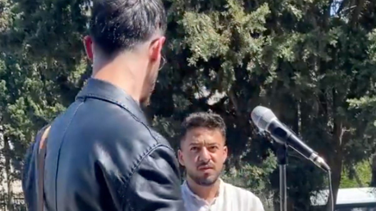 Türkiye birincisi ve arkadaşından beğeni toplayan ezan kıraati