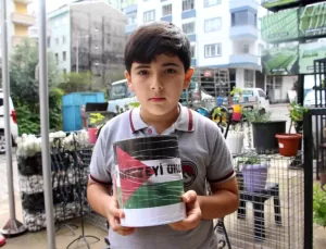 10 Yaşındaki Çocuk, Filistinli Çocuklara Destek İçin Kumbarasını Doldurdu