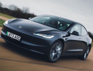 700 km menzilli yeni Tesla Model 3 satışa çıktı