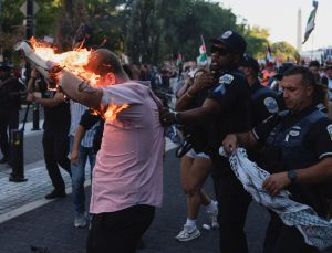 ABD’de Filistin’e destek gösterisi: Gazeteci kendini yaktı