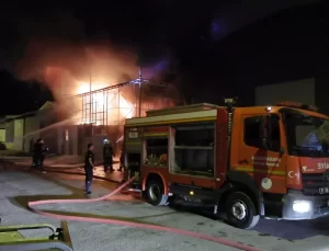 Adana’da Mobilya İmalathanesinde Yangın