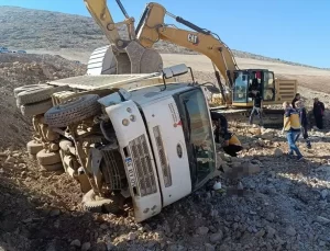 Afşin’de Kamyon Devrildi, Sürücü Hayatını Kaybetti