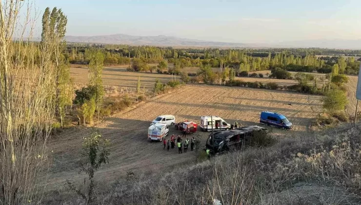 Afyonkarahisar’da yolcu otobüsü şarampole yuvarlandı: 21 yaralı