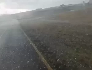 Ağrı’da Ceviz Büyüklüğünde Dolu Yağışı