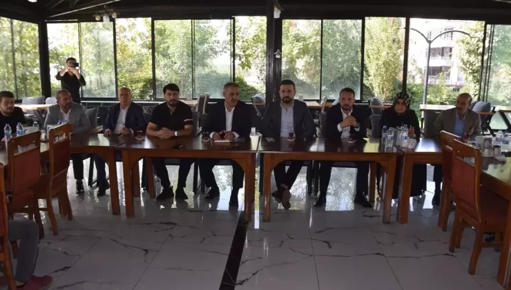 AK Parti Batman’da Toplantı Düzenledi