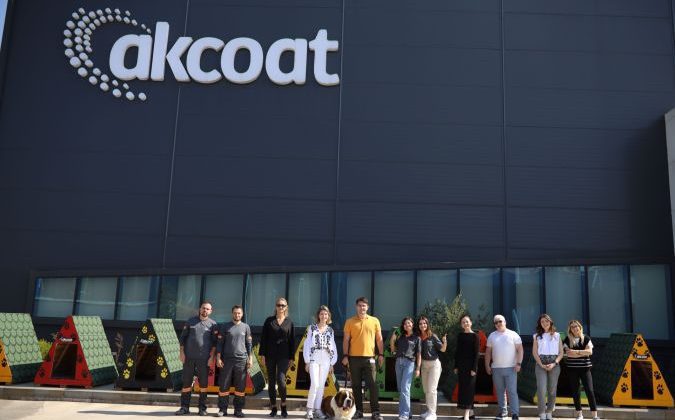 Akcoat, geri dönüşümle sokak hayvanlarına yuva oldu