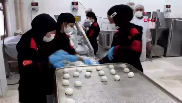 Aksaray’da Öğrenciler Günde 5 Bin Ekmek Üretiyor