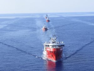 Alparslan Bayraktar: Oruç Reis Süveyş Kanalı’nı geçti