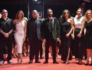 Altın Portakal’da Kırmızı Halı Şıklığı