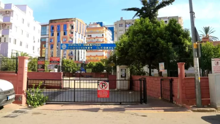 Antalya’da çocukların önünde uygunsuz hareket