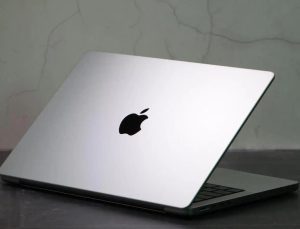 Apple tamamen camdan yapılmış MacBook üzerinde çalışmaya devam ediyor