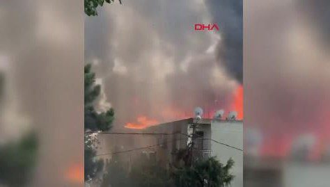 Ataşehir’de çatı yangını: Ekipler müdahale ediyor