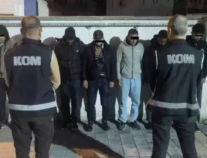 Ayvalık’ta 9 Göçmen ve 2 Kaçakçı Yakalandı