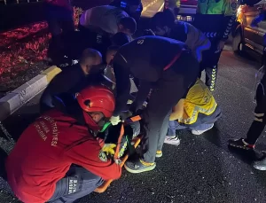 Ayvalık’ta Minibüs, Polis Araçına Çarptı: 3 Yaralı