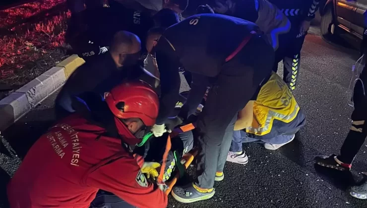 Ayvalık’ta Minibüs, Polis Araçına Çarptı: 3 Yaralı