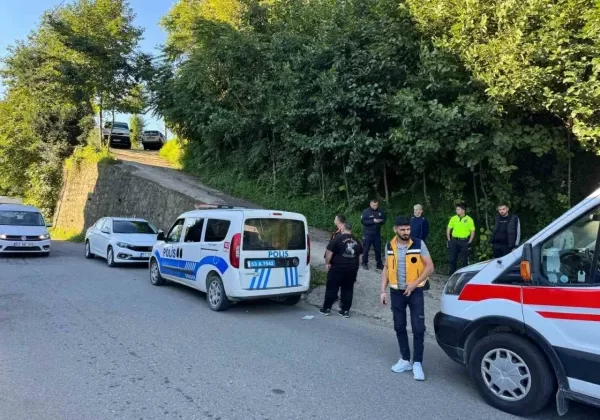 Babasını bıçakla öldürdü, annesini yaraladı
