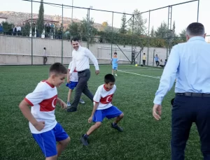 Bakan Kurum Adıyaman’da Çocuklarla Futbol Oynadı