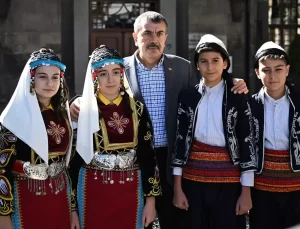 Bakan Tekin Kayseri’de Eğitime Destek Verdi