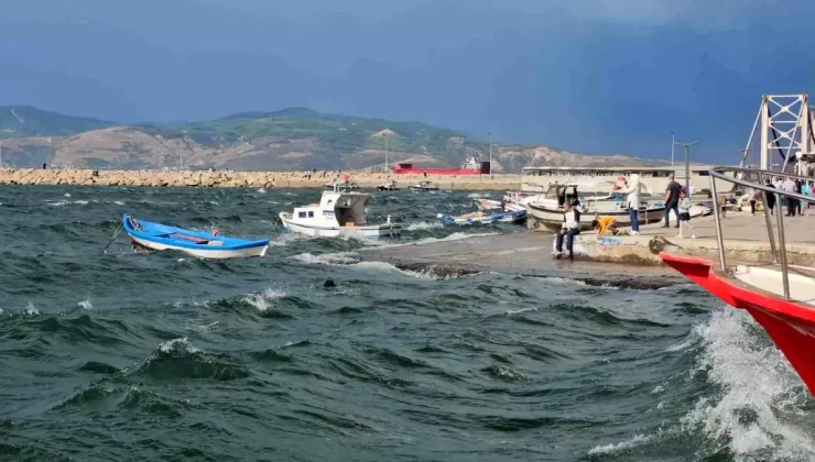 Bandırma’da Fırtına Hayatı Olumsuz Etkiledi