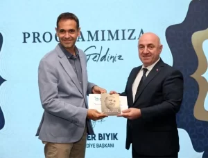 Barcelona heyetine Cumhurbaşkanı Erdoğan’ın kitabı hediye edildi